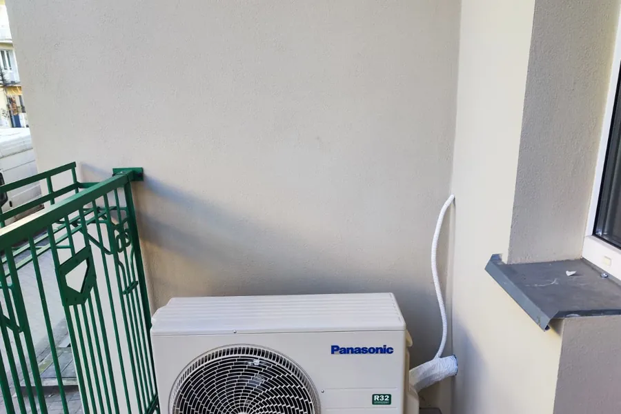 Agregat zewnętrzny Panasonic, balkon