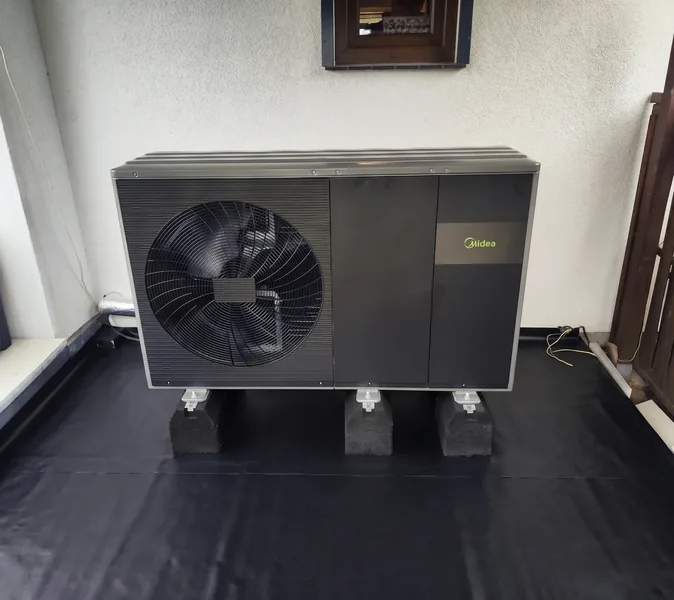 12 Pompa powietrze-woda typu Monoblok Midea 8kW